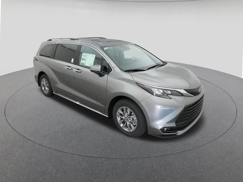 New 2026 Toyota Sienna XLE image 13