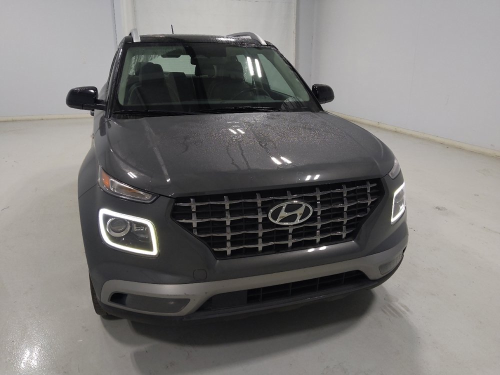 Used 2025 Hyundai Venue Limited FWD image 14