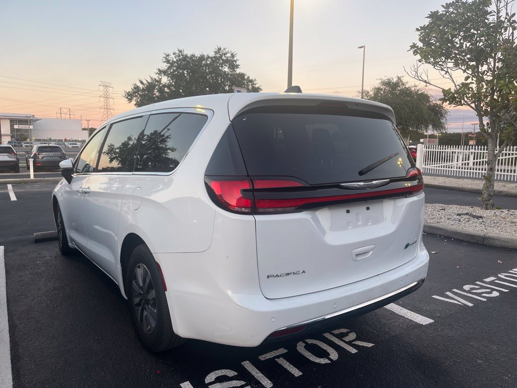 Used 2023 Chrysler Pacifica Touring-L FWD image 7