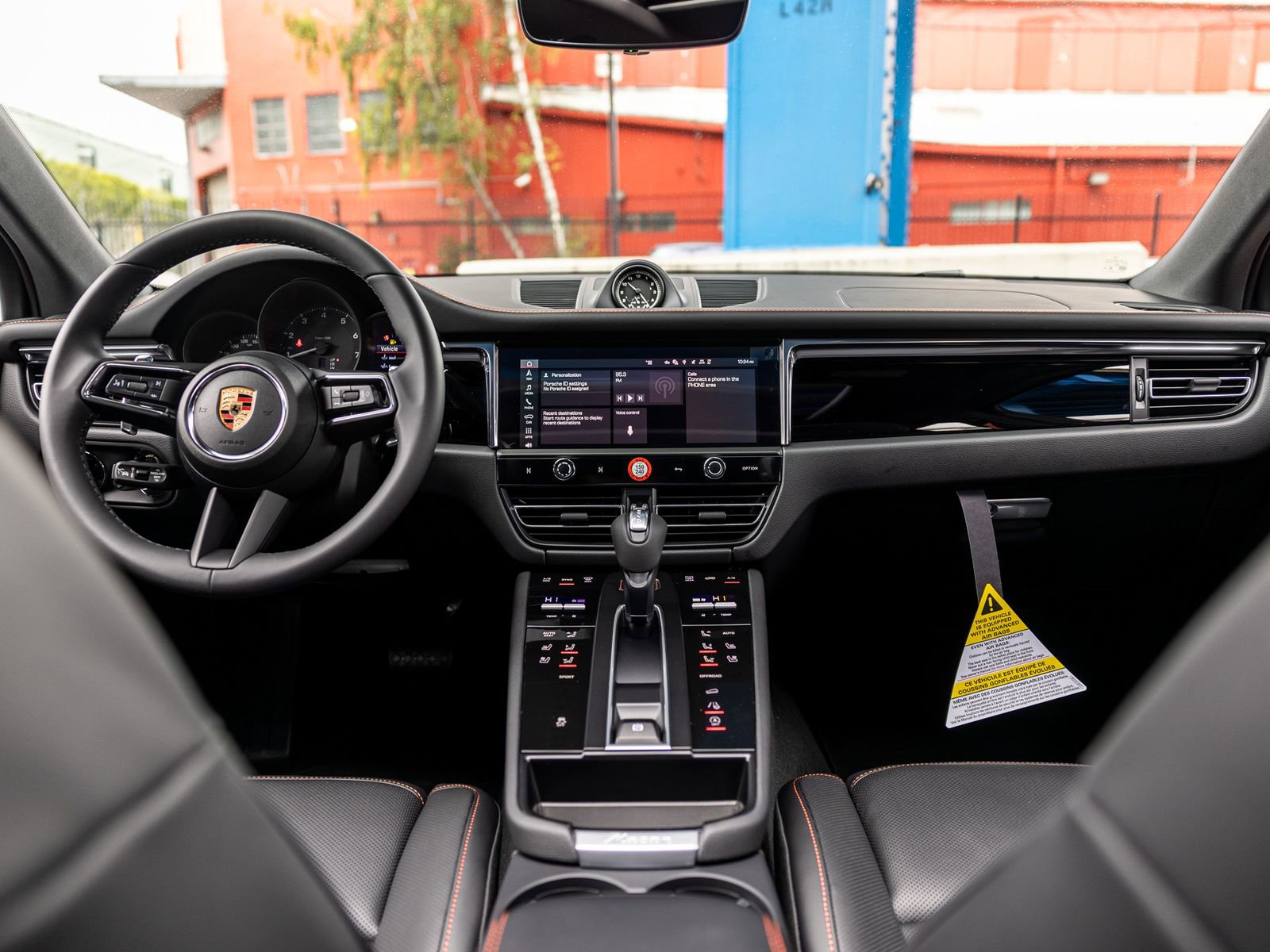 Certified 2025 Porsche Macan AWD/4WD image 49