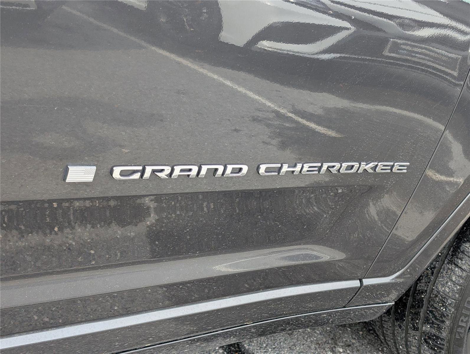 Used 2022 Jeep Grand Cherokee Overland w/ Luxury Tech Group IV image 9