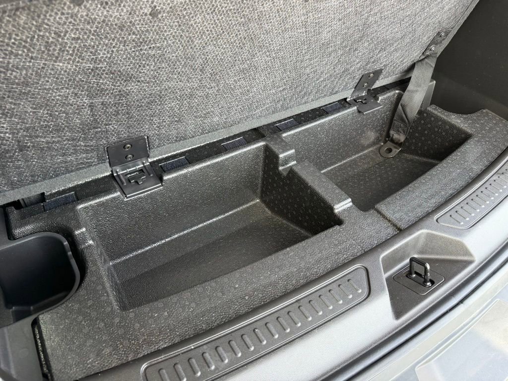 Used 2023 GMC Acadia SLE image 11