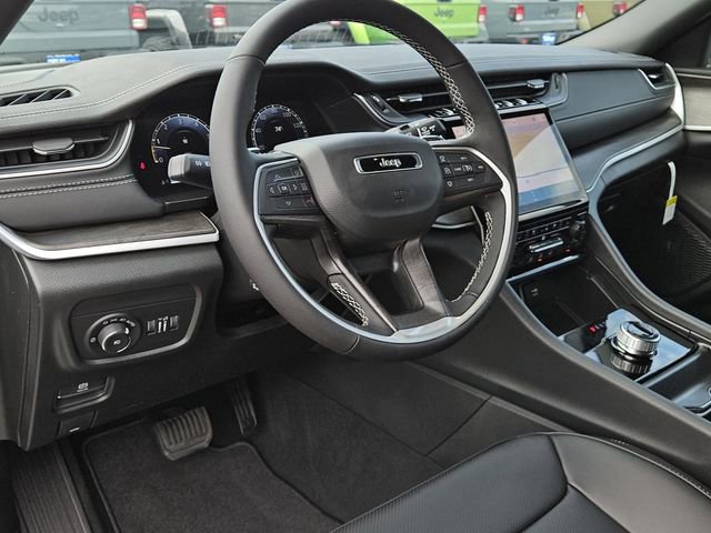 New 2025 Jeep Grand Cherokee Limited w/ Luxury Tech Group II image 25