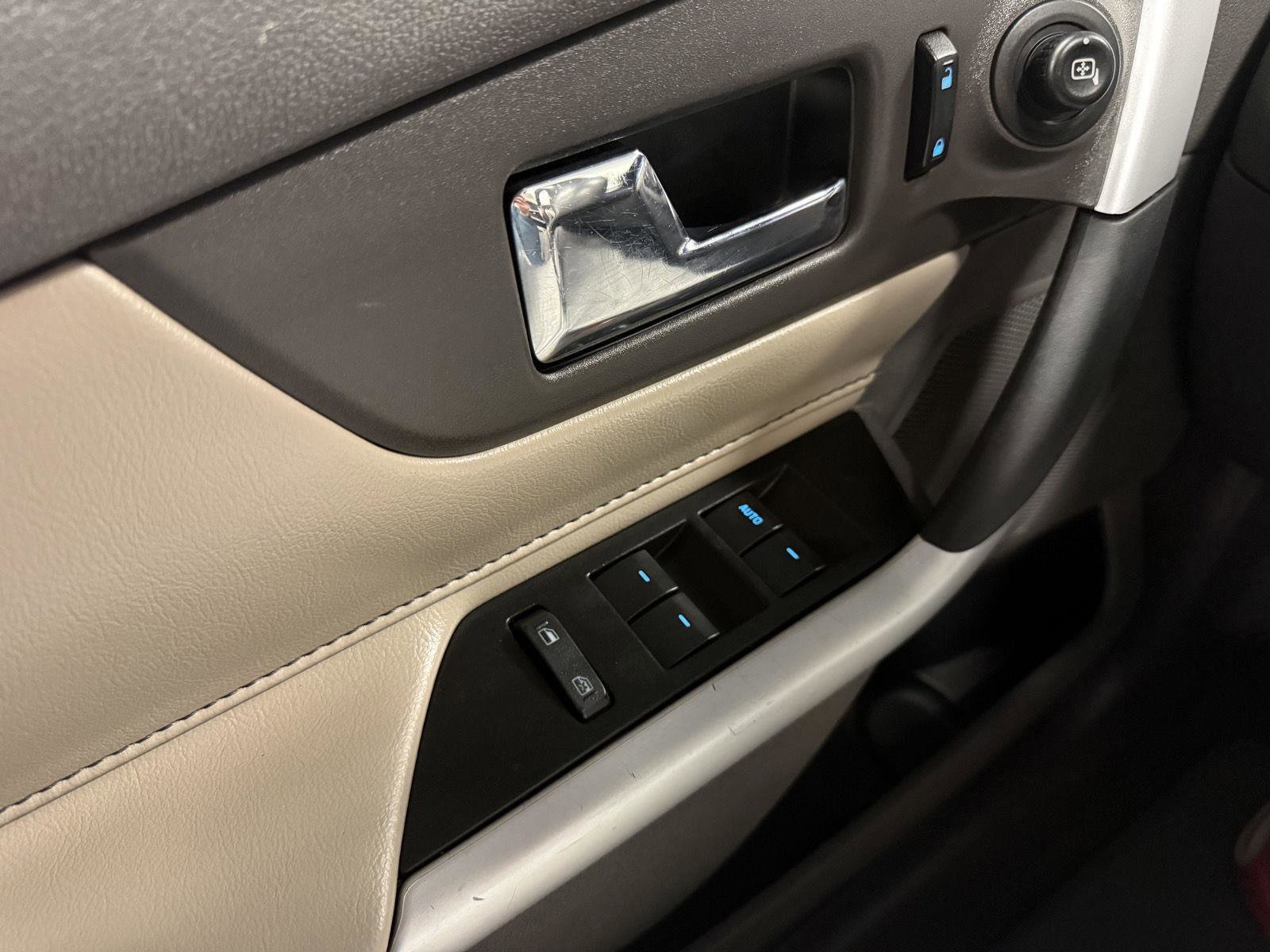 Used 2013 Ford Edge SEL image 25