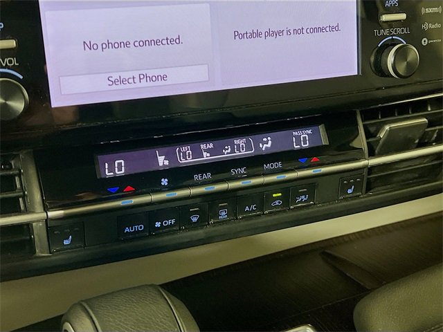 Used 2024 Toyota Sienna XLE image 19