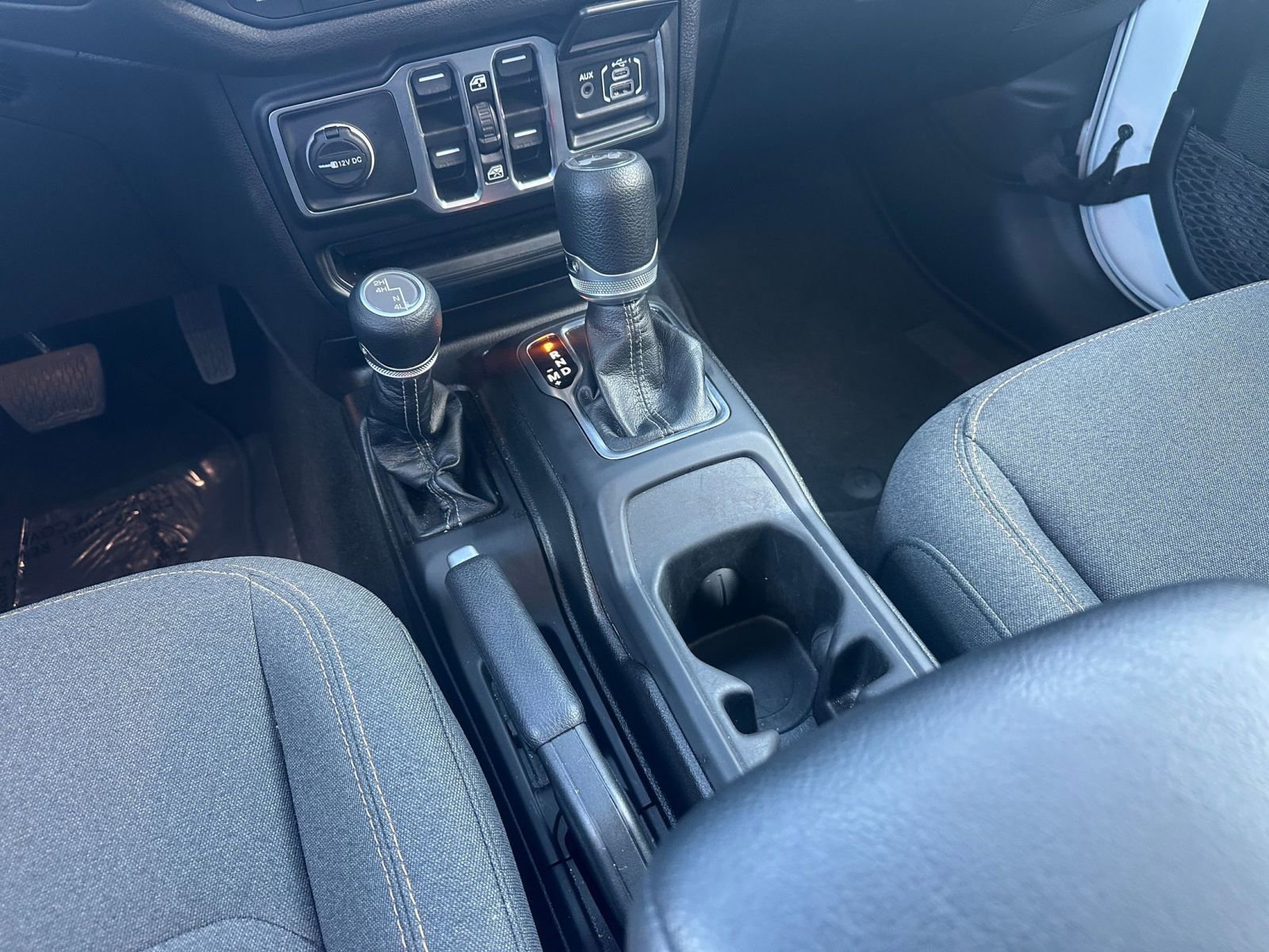 Used 2025 Jeep Wrangler Sport S image 40