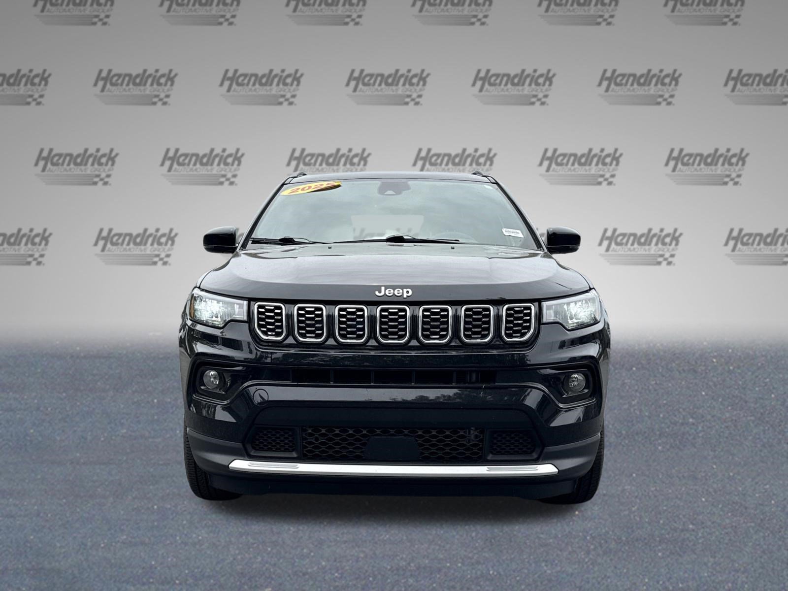 Used 2025 Jeep Compass Limited image 3