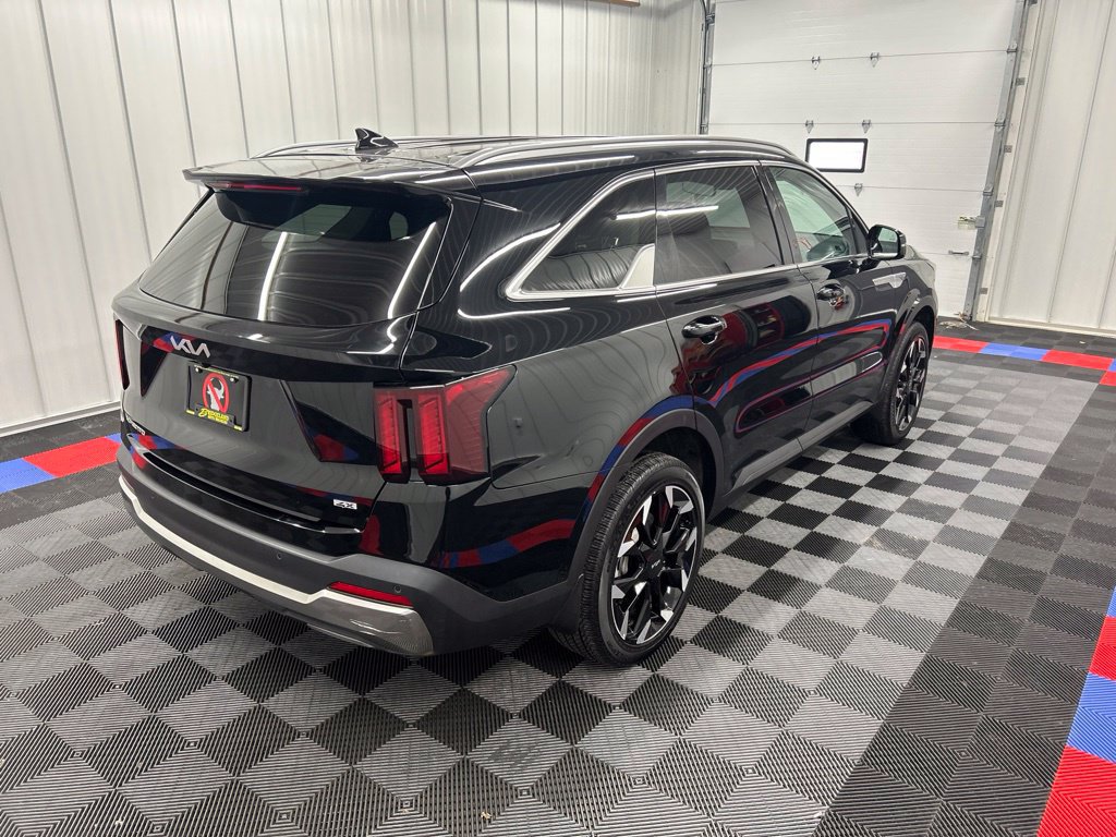 Used 2025 Kia Sorento EX AWD/4WD image 4