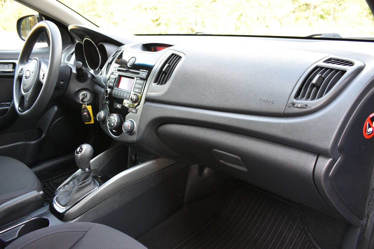Used 2013 Kia Forte Koup EX FWD image 24