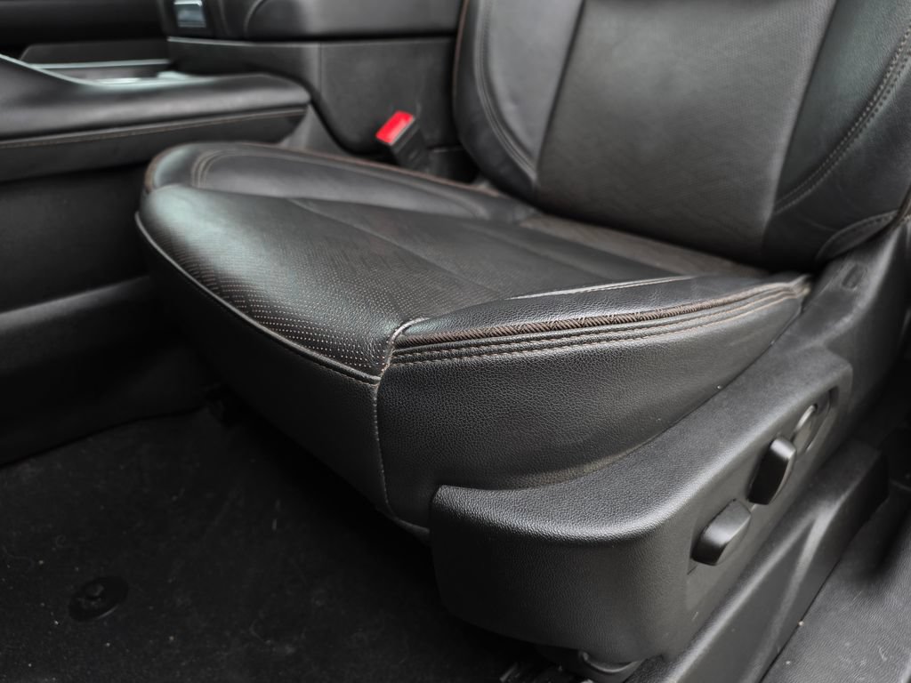 Used 2024 Chevrolet Tahoe High Country AWD/4WD image 23
