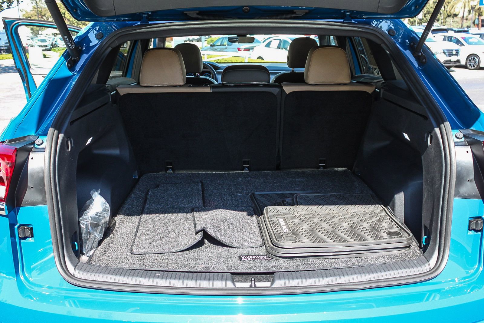 Used 2025 Volkswagen Atlas Cross Sport SE image 26