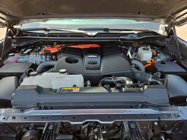Used 2023 Toyota Sequoia SR5 w/ SR5 Premium Package AWD/4WD image 40