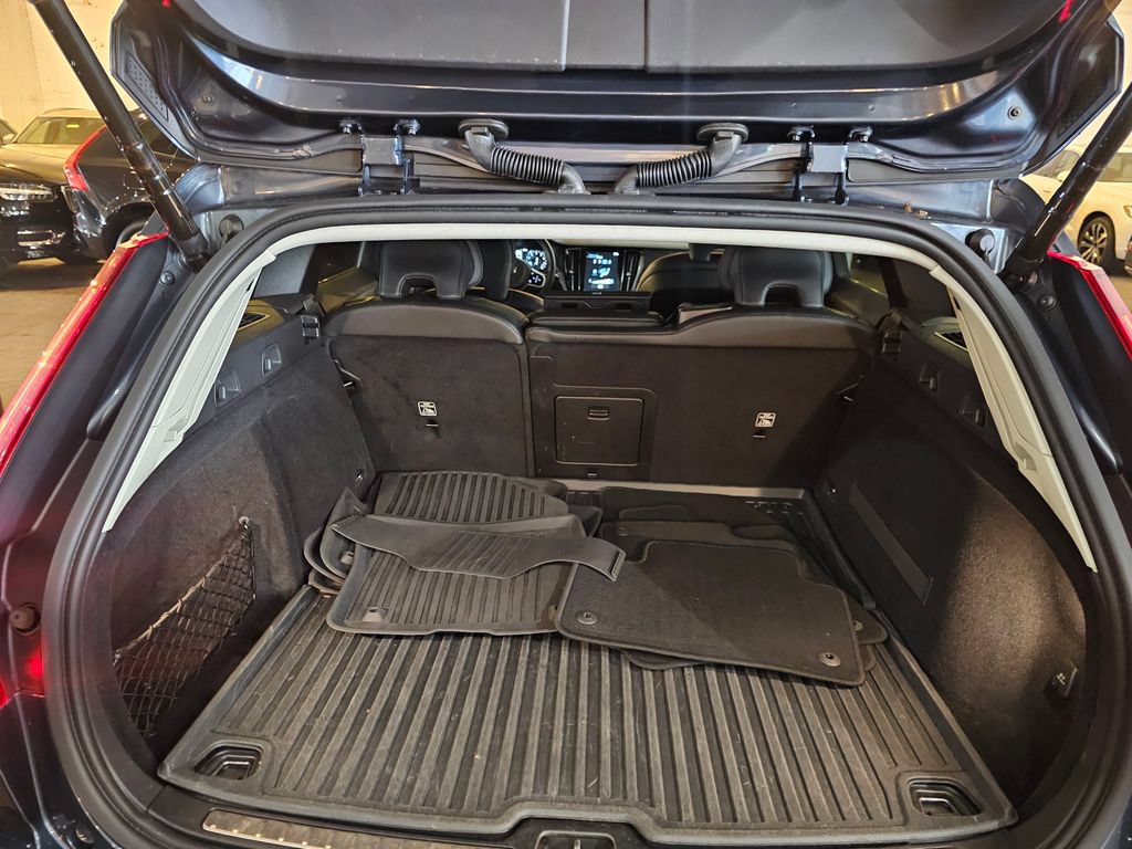 Used 2020 Volvo V60 T5 Cross Country AWD/4WD image 8