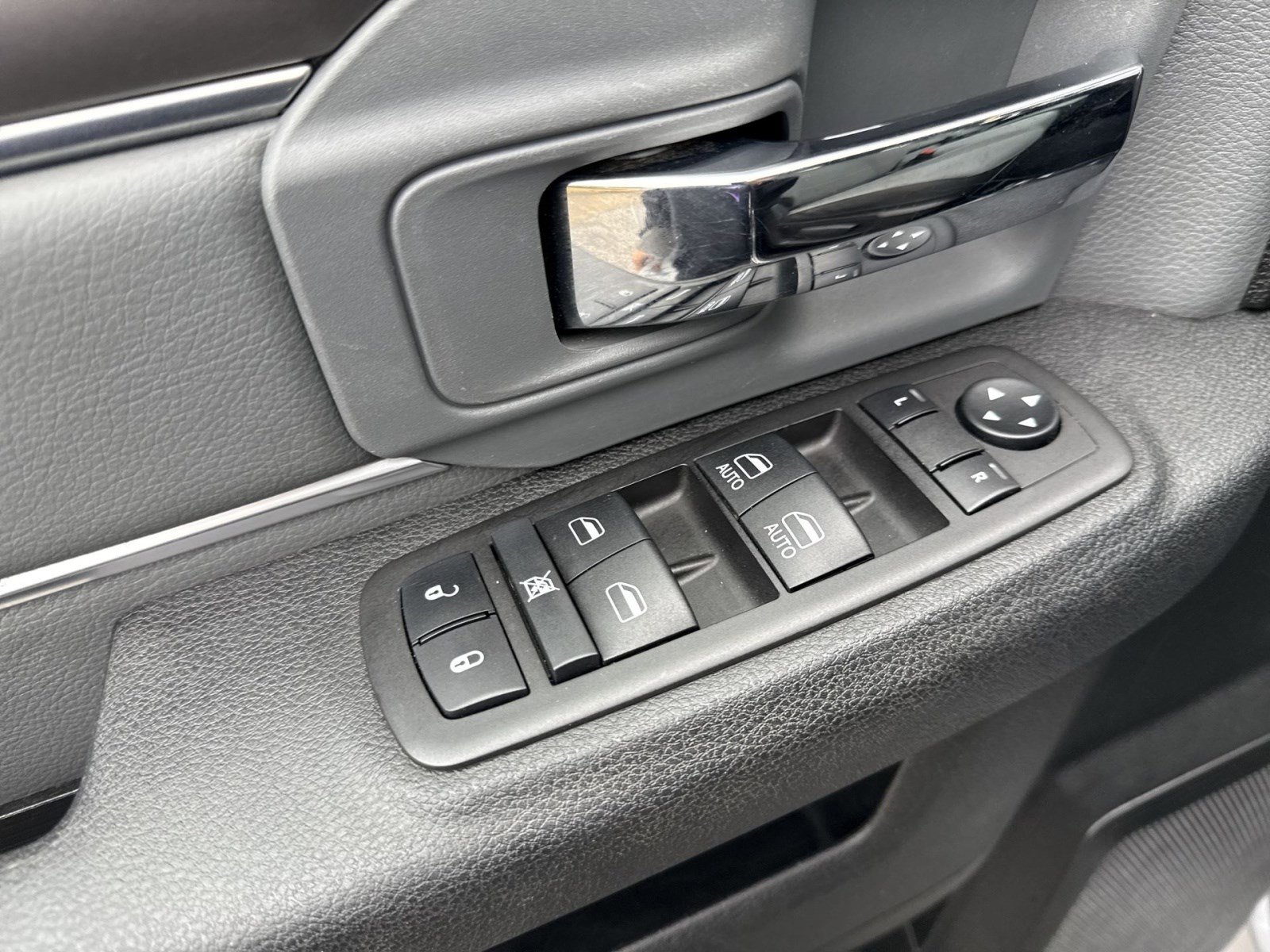 Used 2024 RAM 1500 Classic SLT image 15