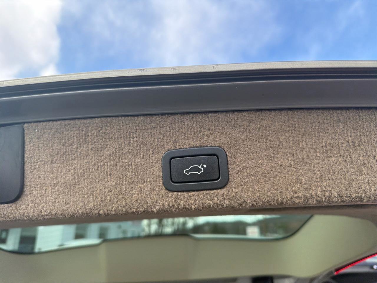 Used 2012 Volvo XC70 T6 image 12