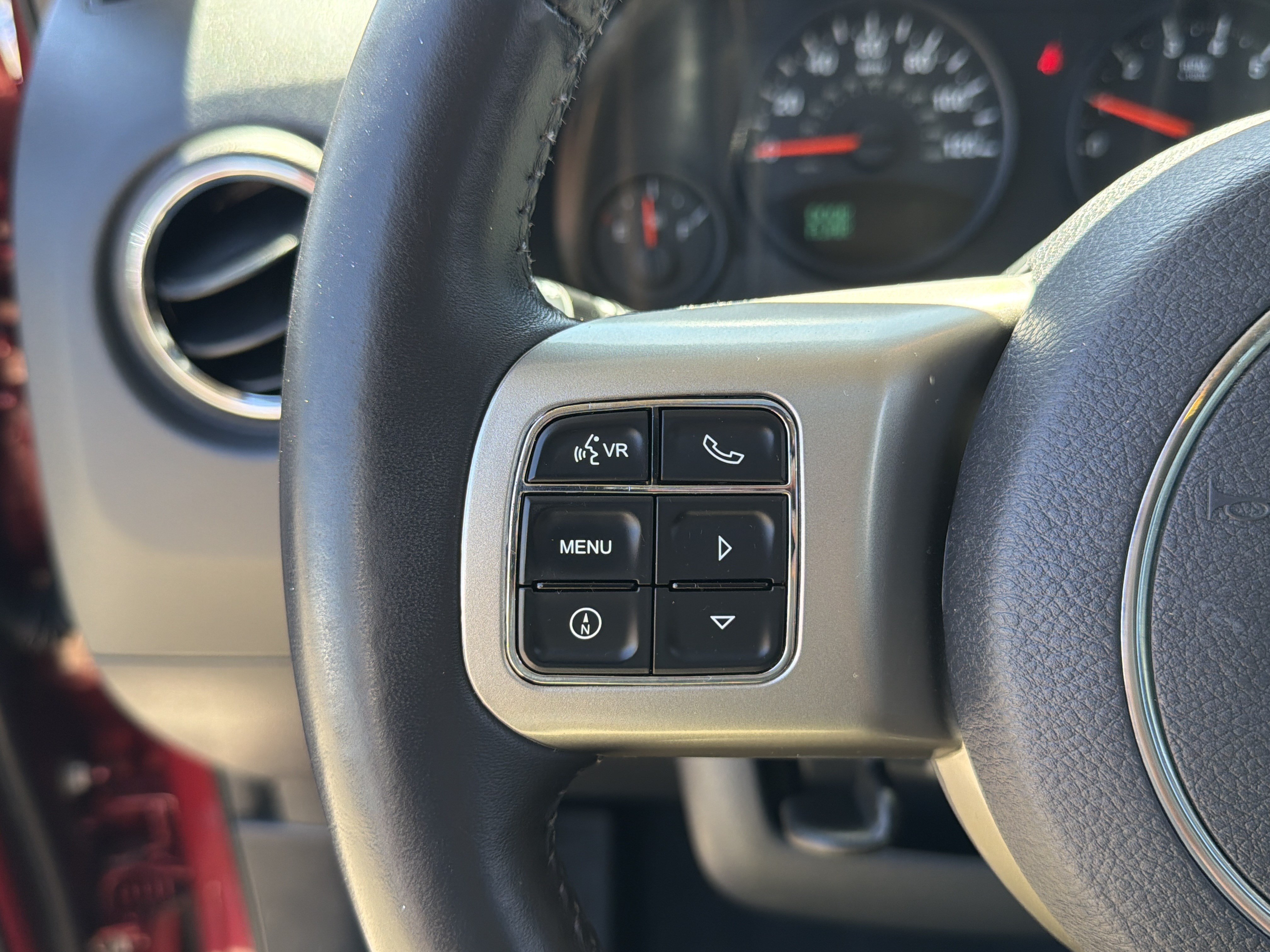 Used 2012 Jeep Patriot Latitude w/ Sun/Sound Group AWD/4WD image 15