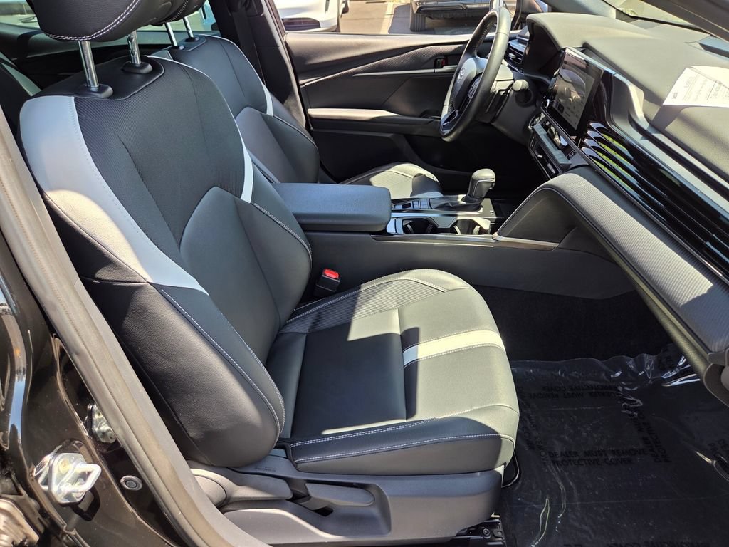 Used 2025 Toyota Camry SE FWD image 13