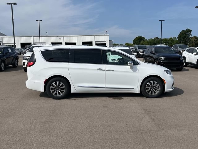 Used 2022 Chrysler Pacifica Limited FWD video 3