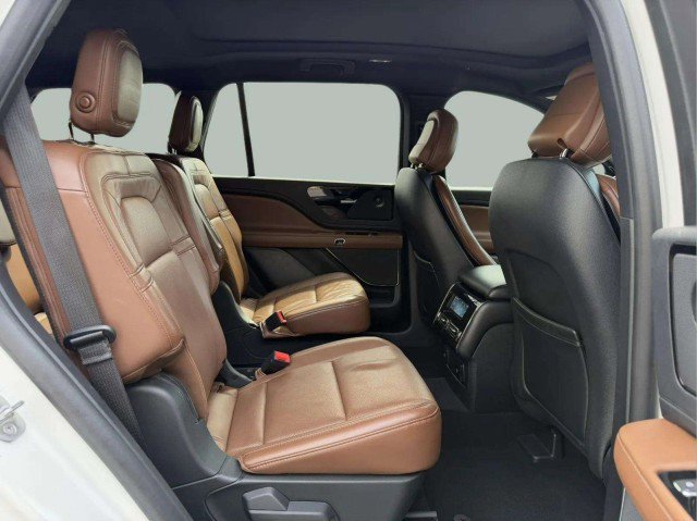 Used 2020 Lincoln Aviator Reserve w/ Equipment Group 201A AWD/4WD image 23