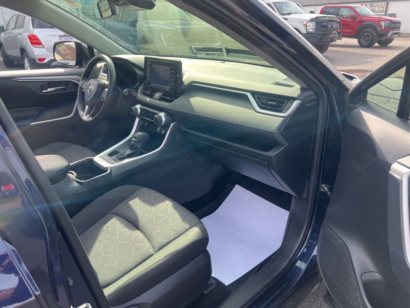 Used 2022 Toyota RAV4 XLE image 51