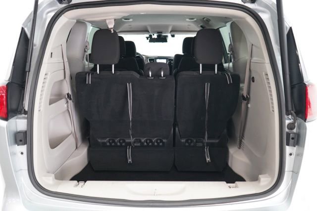 Used 2023 Chrysler Voyager LX FWD image 31