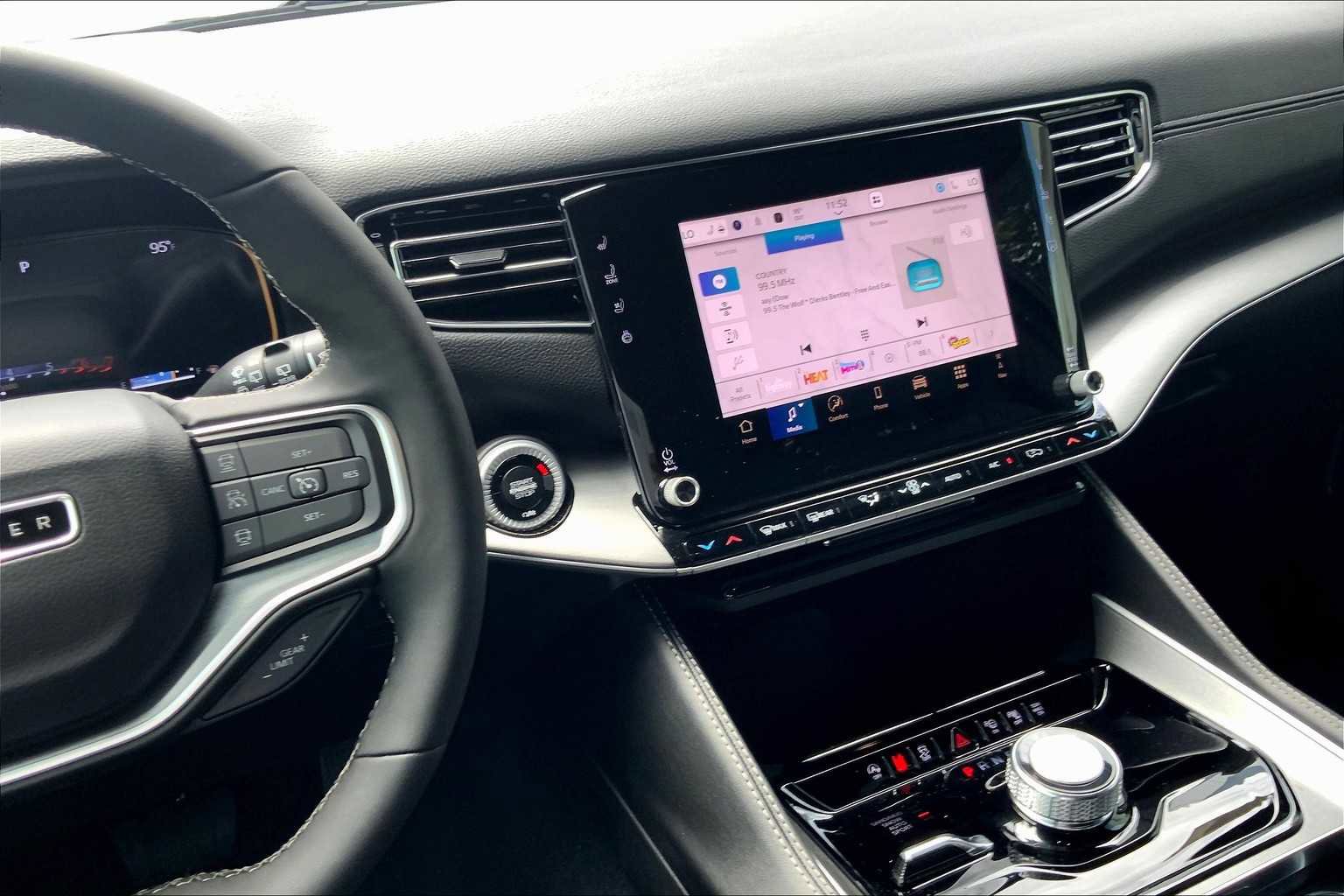 New 2025 Jeep Wagoneer w/ Convenience Group I image 6