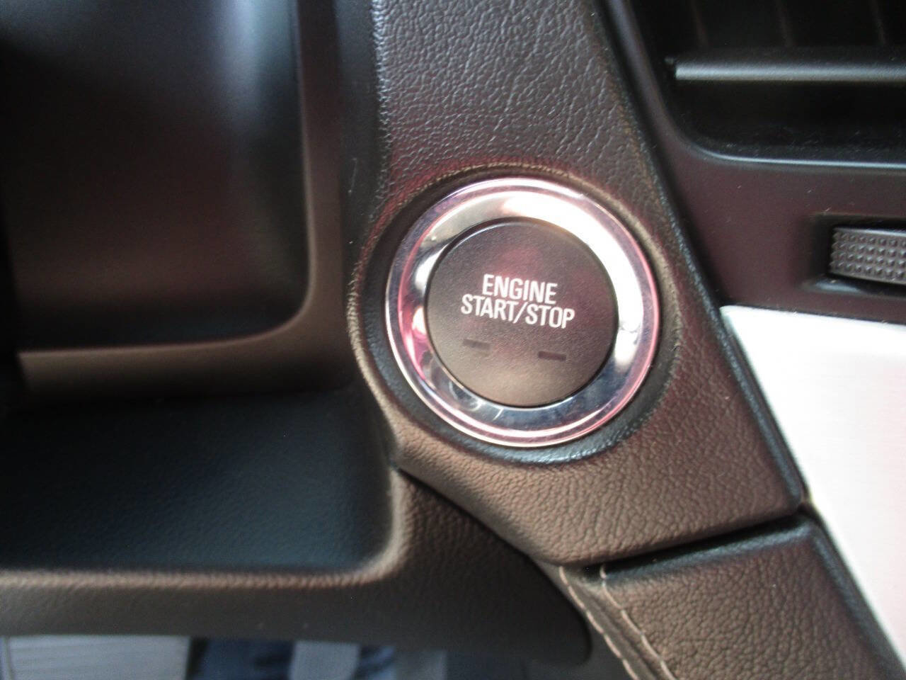 Used 2015 GMC Yukon SLT w/ Open Road Package image 31