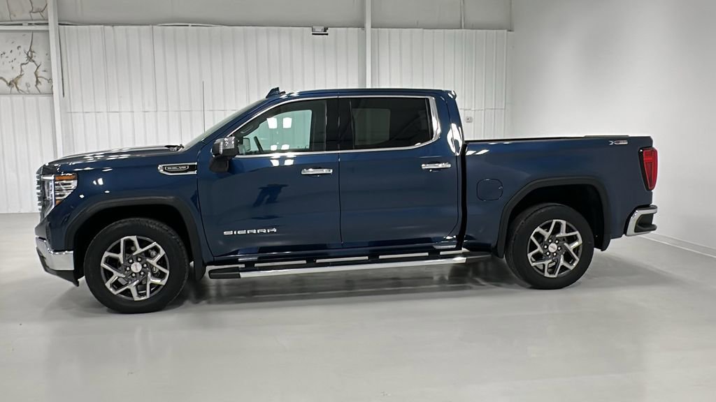 Used 2023 GMC Sierra 1500 SLT w/ SLT Premium Package image 2