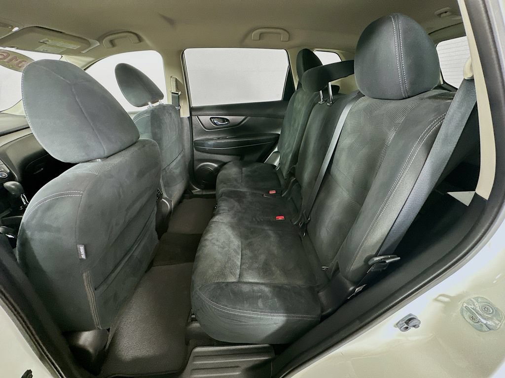 Used 2016 Nissan Rogue SV w/ SV Premium Package FWD image 32