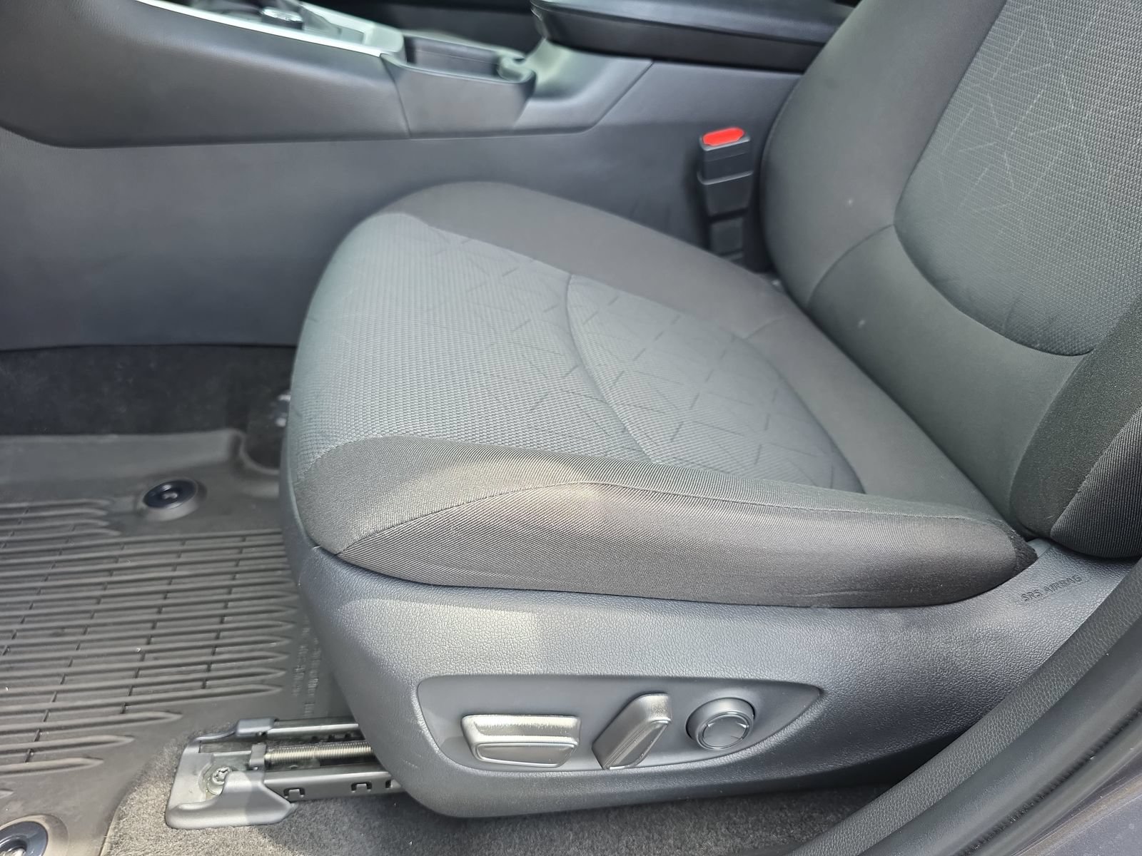 Used 2025 Toyota RAV4 XLE AWD/4WD image 27