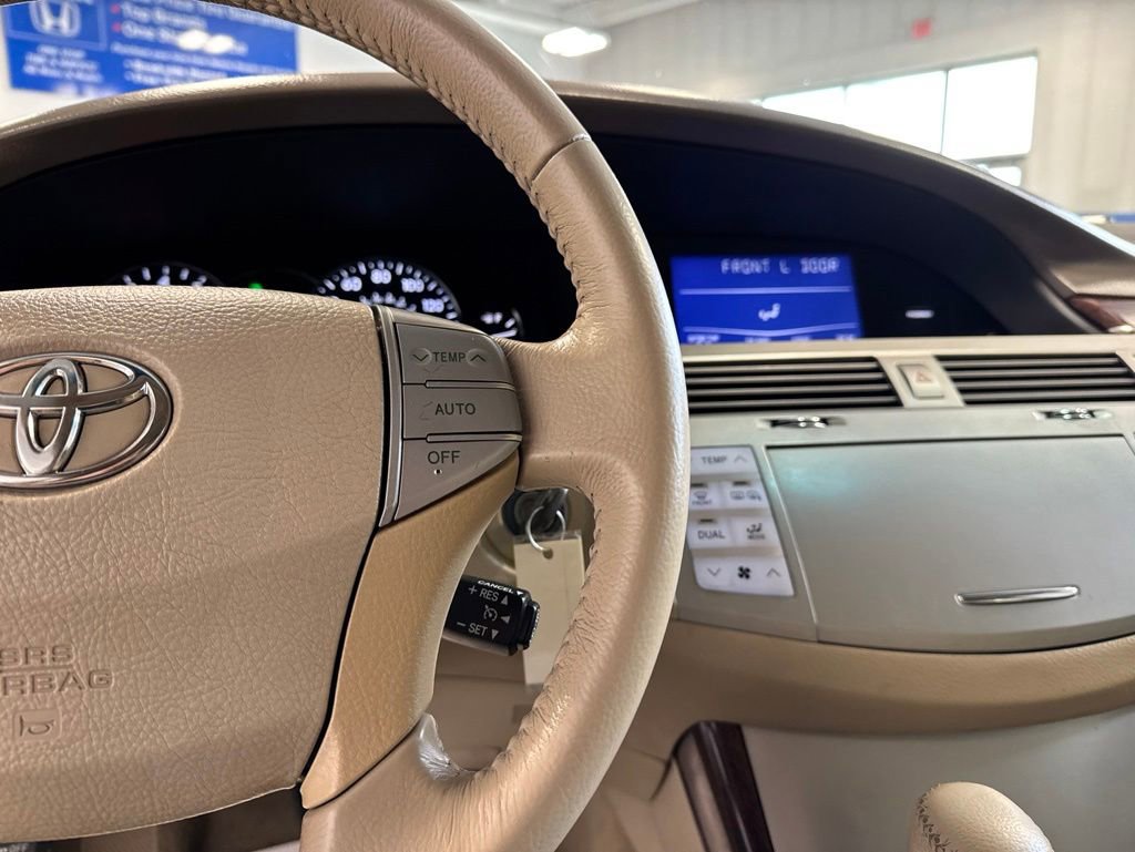 Used 2009 Toyota Avalon XLS FWD image 17