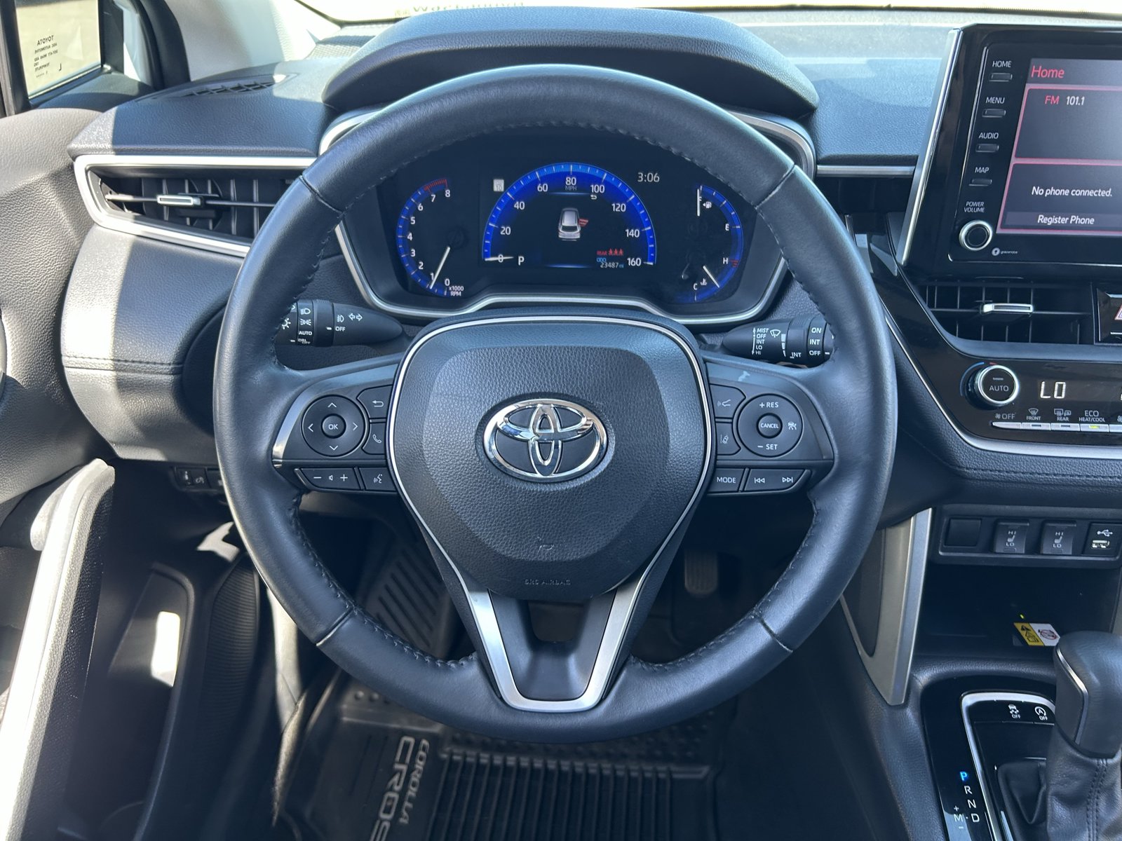 Used 2022 Toyota Corolla Cross XLE AWD/4WD image 22