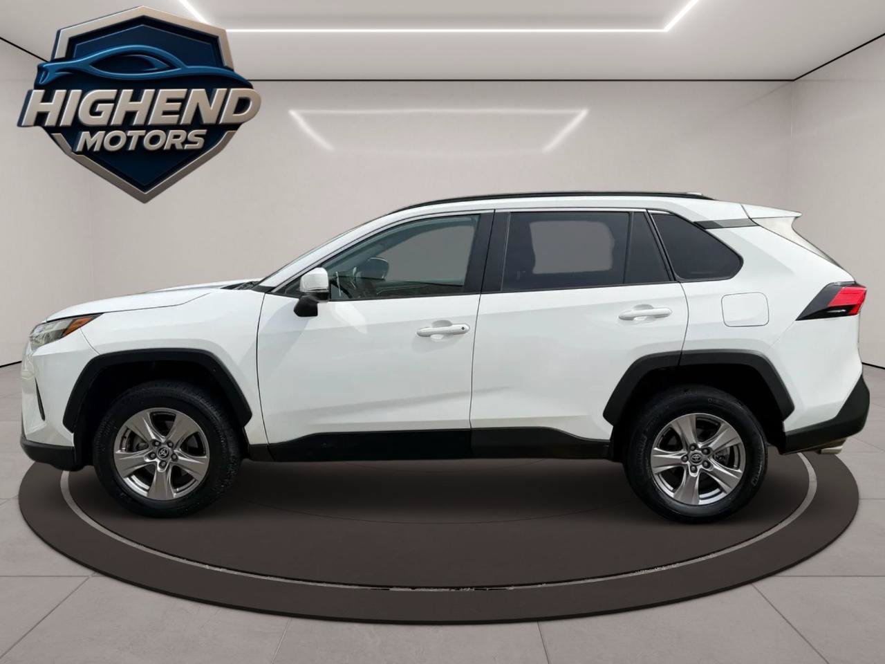 Used 2023 Toyota RAV4 XLE AWD/4WD image 3