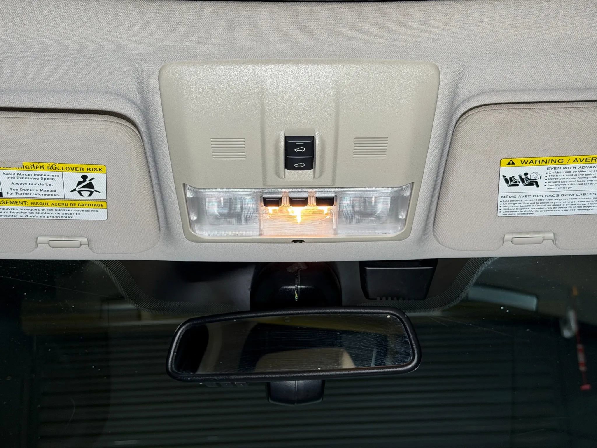 Used 2015 Land Rover LR4 HSE image 34