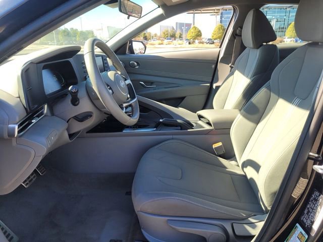 Used 2025 Hyundai Elantra Sport image 13