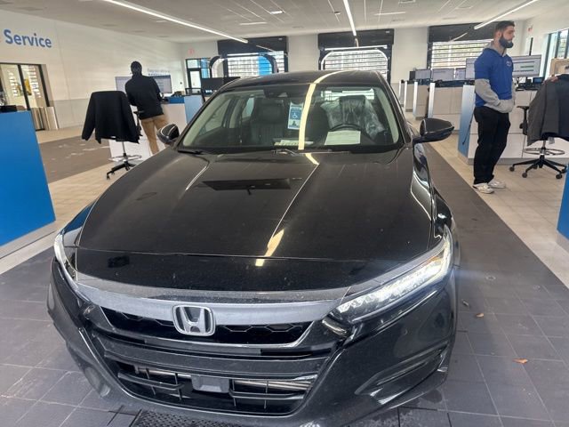 Used 2018 Honda Accord Touring image 2