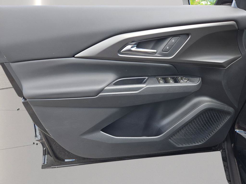 New 2026 Chevrolet Equinox EV LT FWD image 22