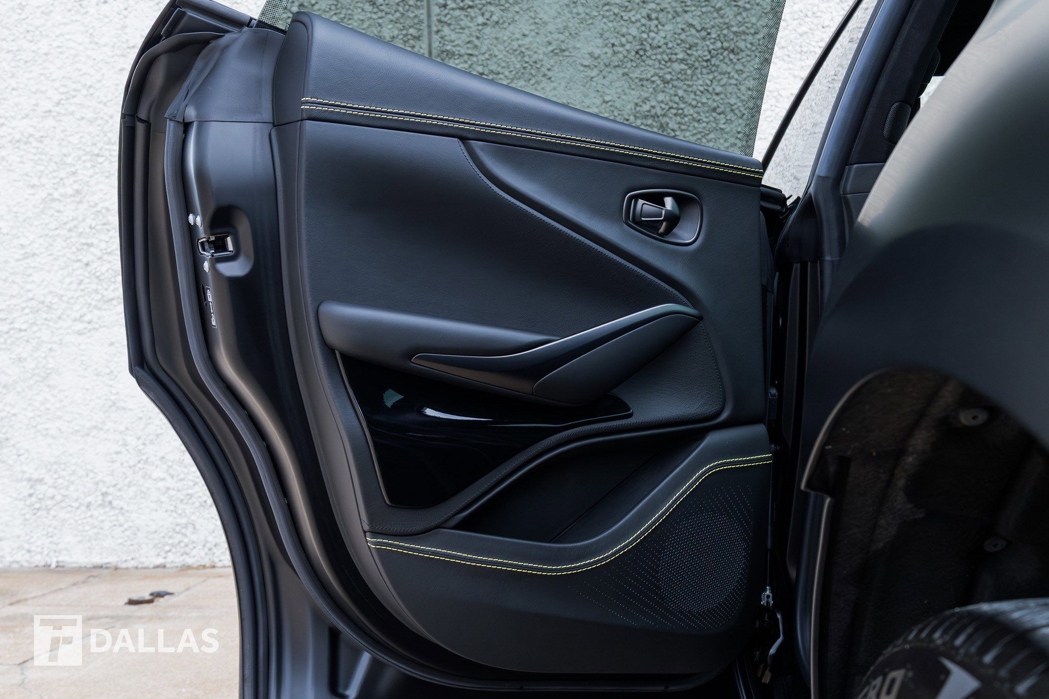 Used 2022 Aston Martin DBX image 30