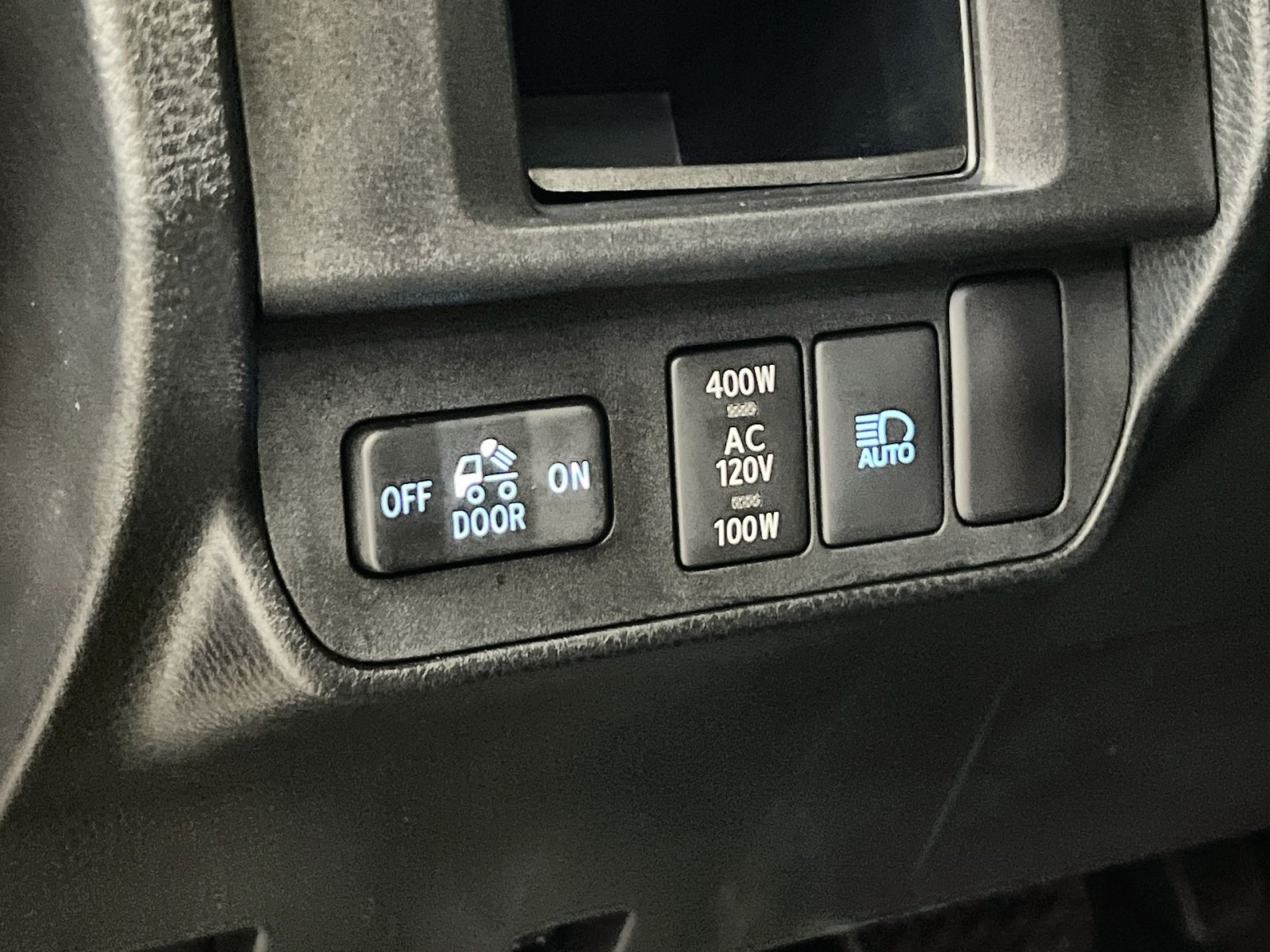 Used 2018 Toyota Tacoma TRD Off-Road w/ Technology Package AWD/4WD image 35