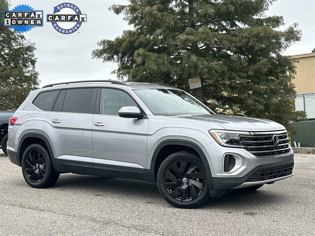 Used 2024 Volkswagen Atlas SE w/ Black Wheel Package