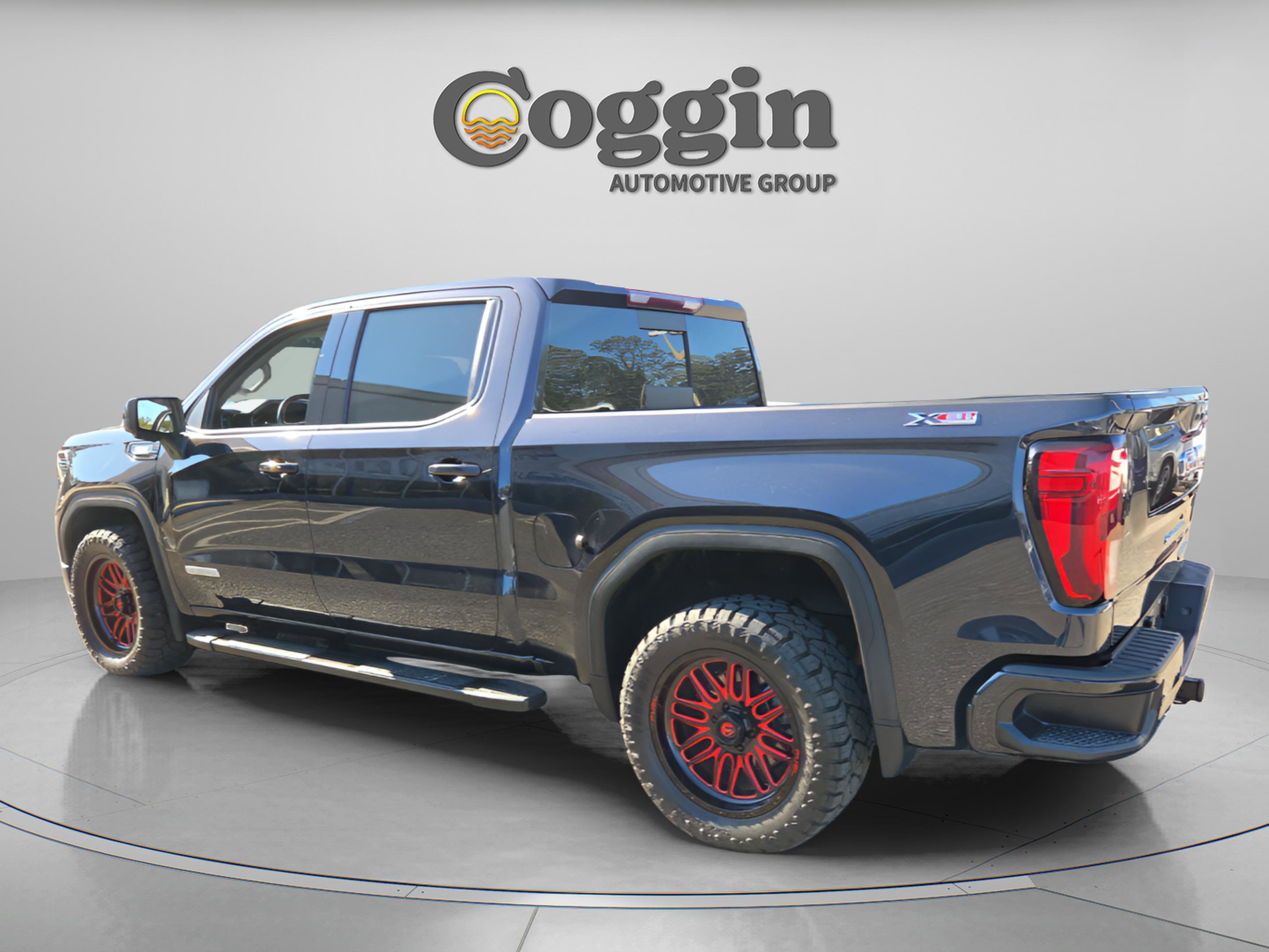 Used 2022 GMC Sierra 1500 Elevation w/ Elevation Premium Package image 4