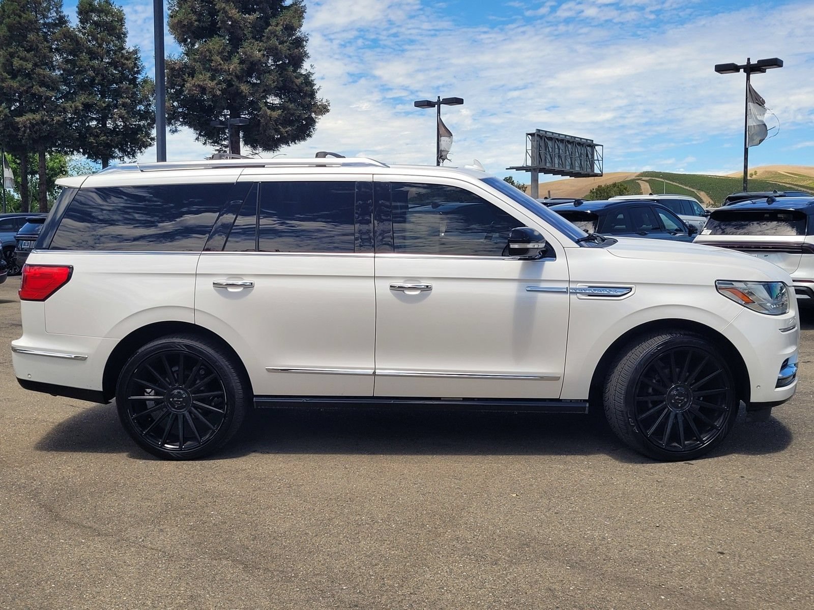 Certified 2019 Lincoln Navigator Reserve AWD/4WD image 3