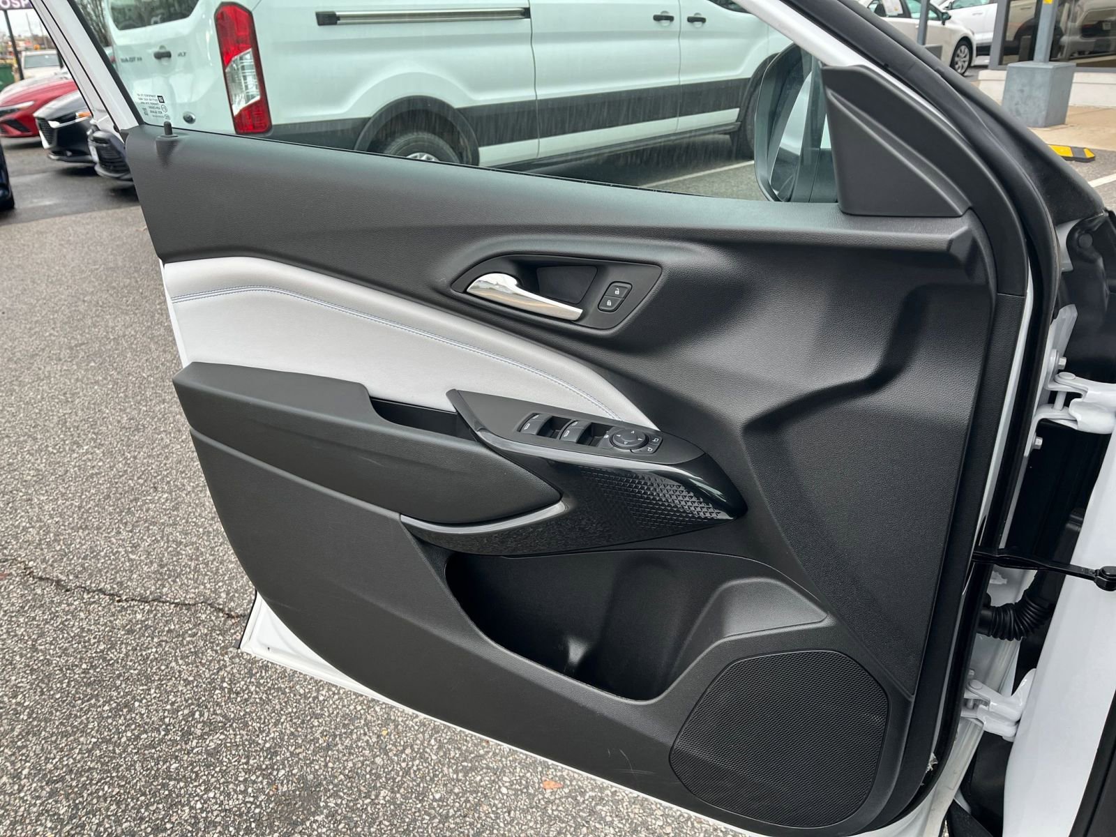 Used 2025 Chevrolet Trax LT w/ LT Convenience Package image 20