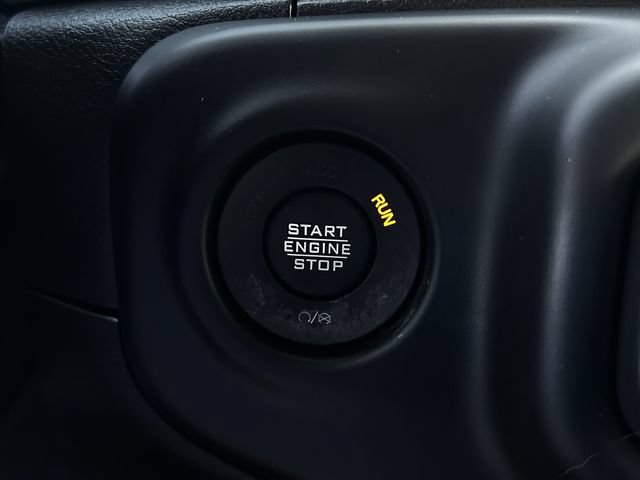 Used 2021 Jeep Wrangler Unlimited Sahara w/ Cold Weather Group AWD/4WD image 25