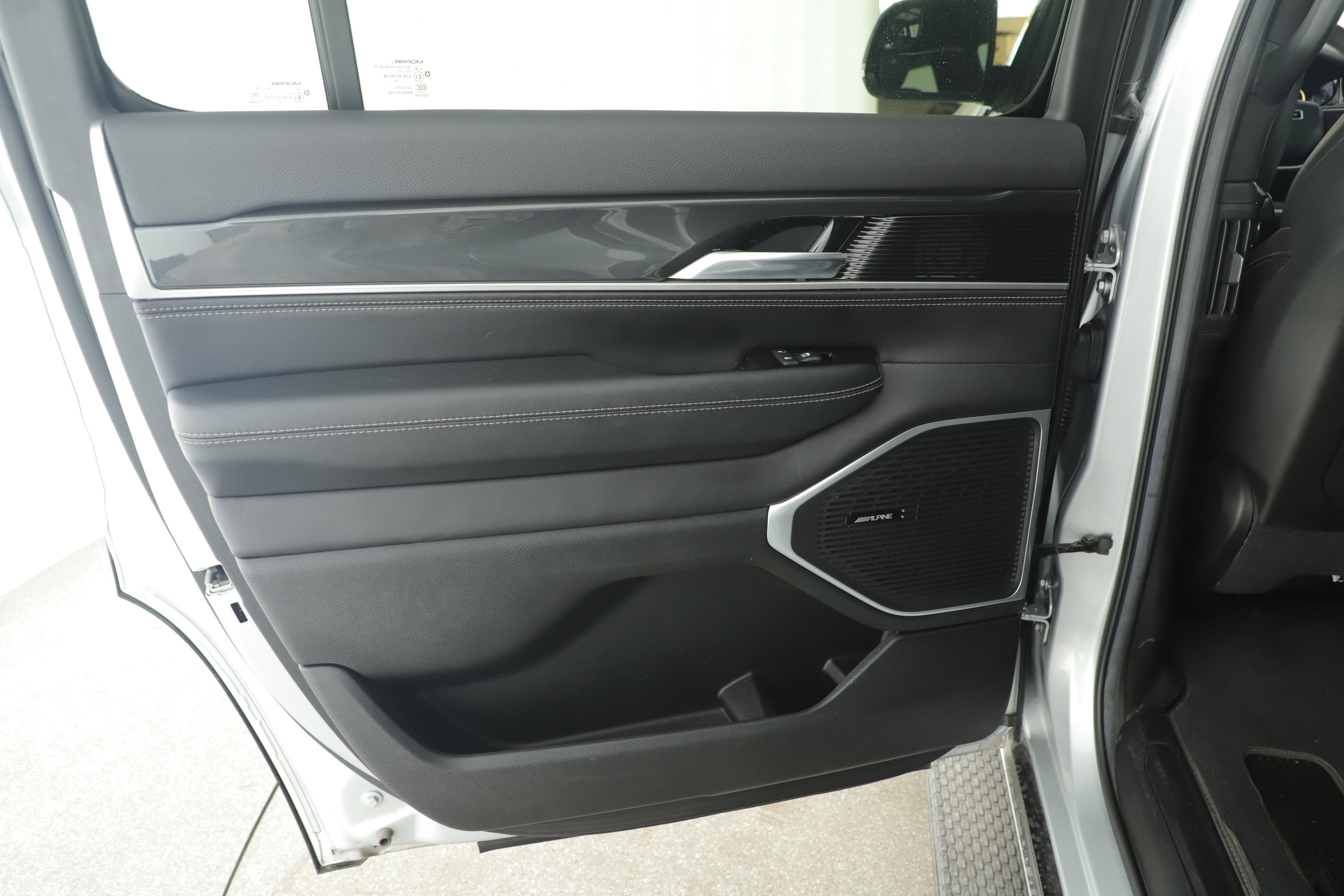 Used 2022 Jeep Wagoneer Series I w/ Premium Group I image 11