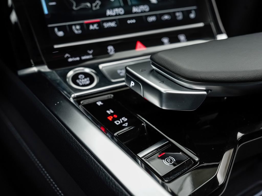 Used 2023 Audi e-tron Premium Plus w/ Premium Plus Package AWD/4WD image 21