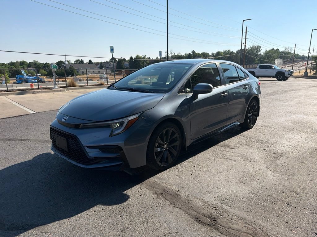 Used 2023 Toyota Corolla SE FWD image 3