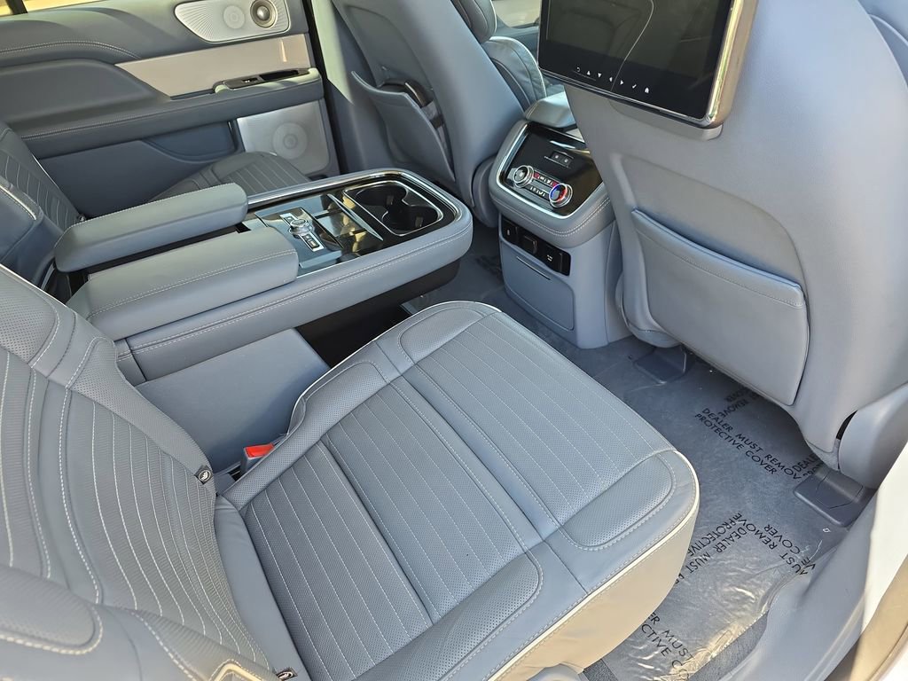 Used 2021 Lincoln Navigator Black Label w/ Cargo Convenience Package AWD/4WD image 11