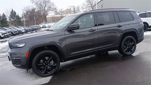 Used 2025 Jeep Grand Cherokee L Limited w/ Black Appearance Package image 7