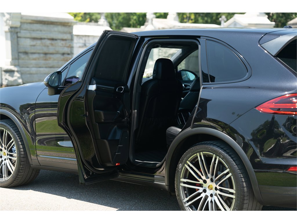 Used 2017 Porsche Cayenne image 17